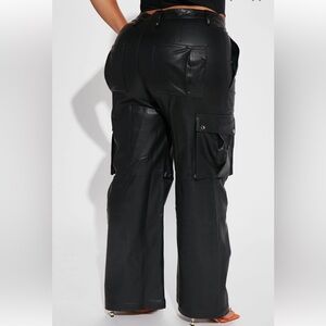 FashionNova | Womens Black Mid Rise Faux Leather Wide Leg Cargo Pants - Size 2XL